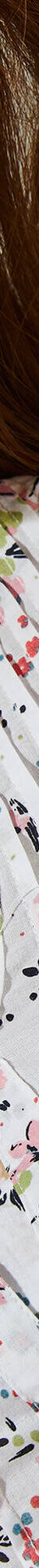Tuniek met knopen, plooitjes en bloemenprint (wit) Tuniek met knopen, plooitjes en bloemenprint (wit)